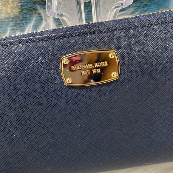 Michael Kors Jet Set Wallet - Picture 2 of 6